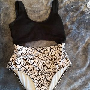 SHEIN Cut-out one piece swimsuit